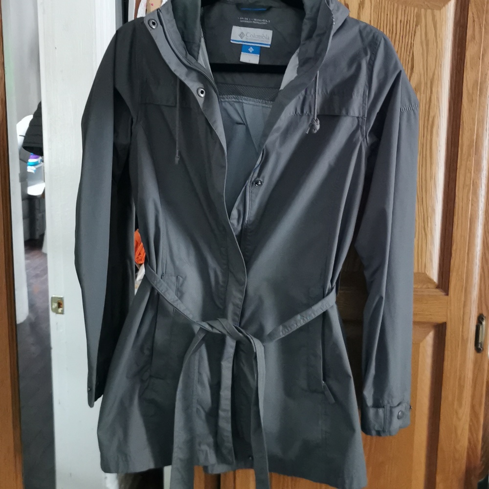 Columbia rain coat
